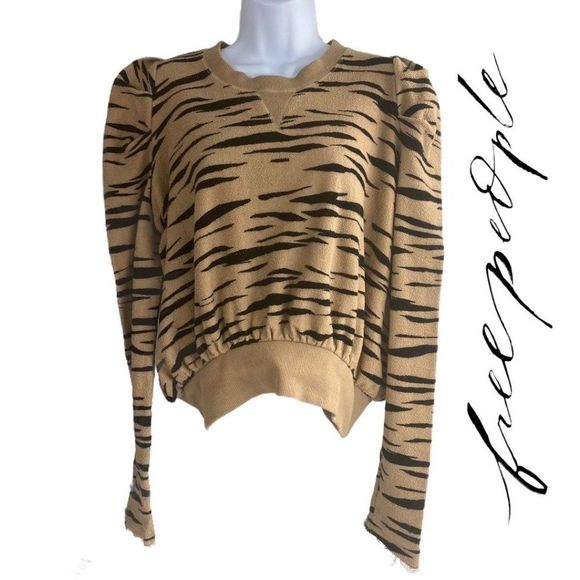 Free People Sweaters - EUC Free People Tiger Print Puff Sleeve Cropped Sweater size Medium